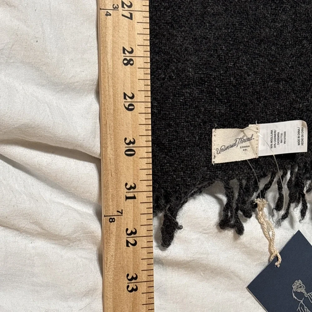 Wrap/Scarf 20%cashmere 80%wool Universal Threads OSFM  black/gray New